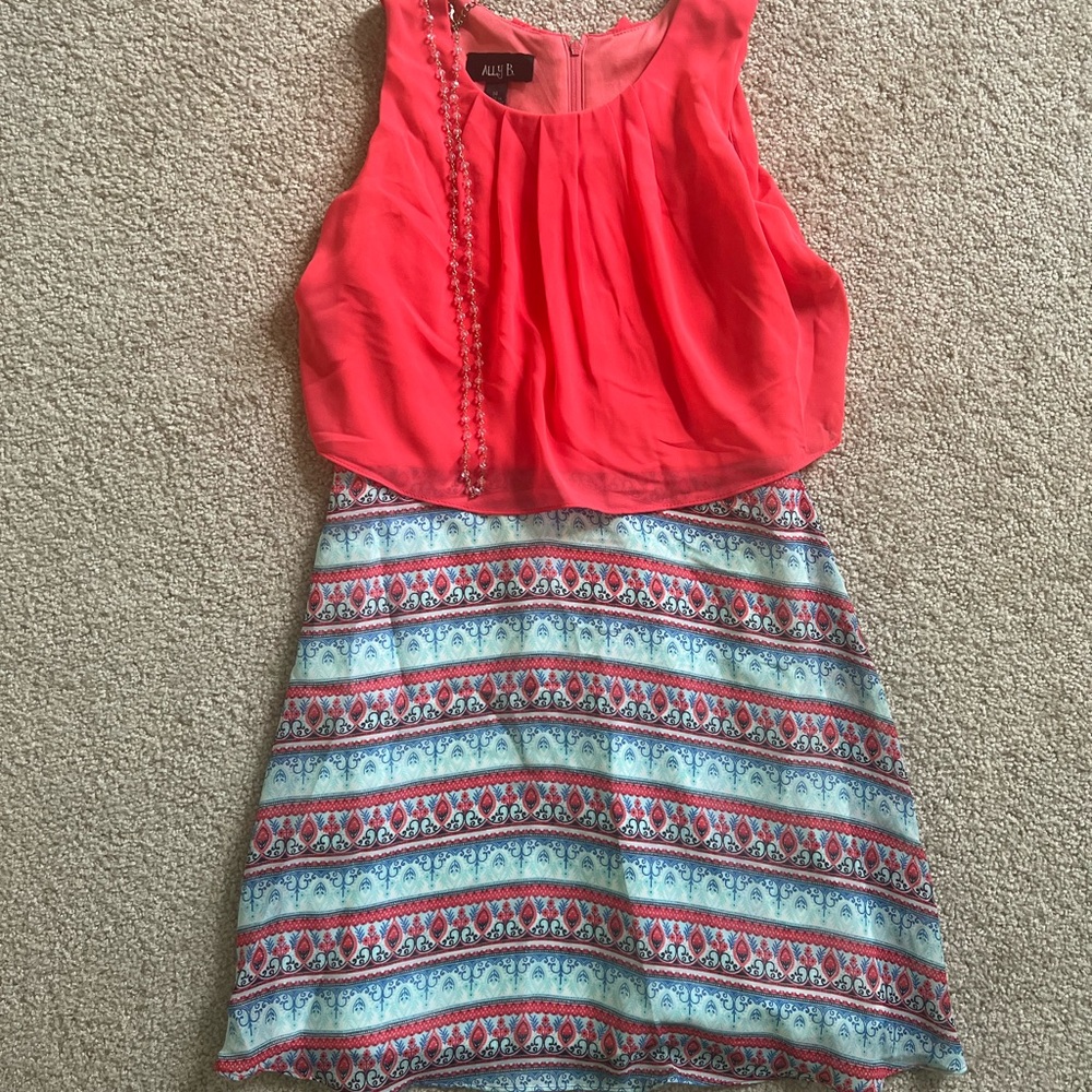 Girls size 14 L Sleeveless Dress with necklace
